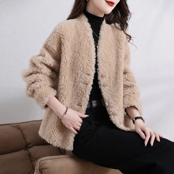 New Haining granule fur coat women's short one V-neck warm fashion lamb fur coat winter - Image 4