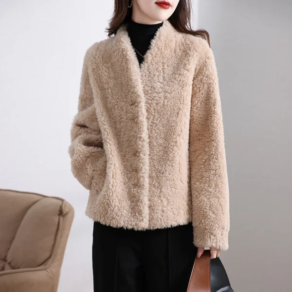 New Haining granule fur coat women's short one V-neck warm fashion lamb fur coat winter - Image 2